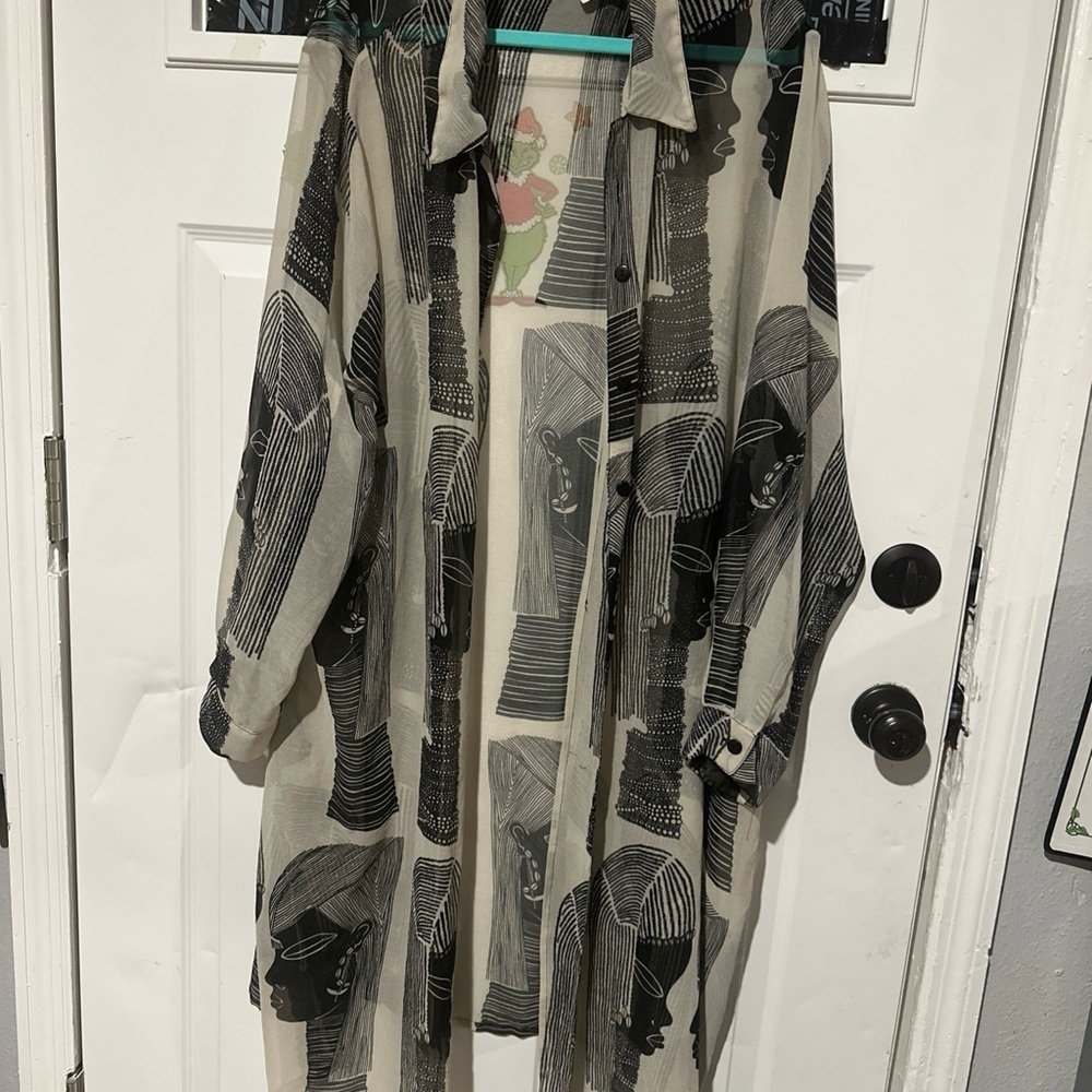 Vintage. Elegant Black and Gray Women's Graphic Coat - Picture 2 of 11